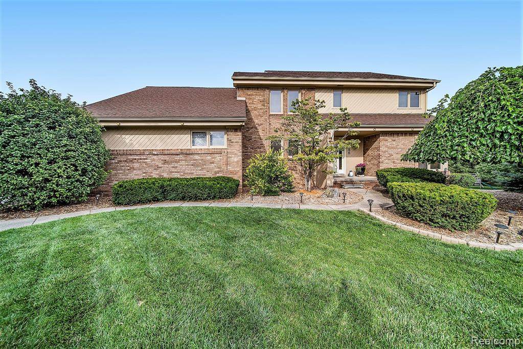 39335 Plumbrook Drive - Photo 1