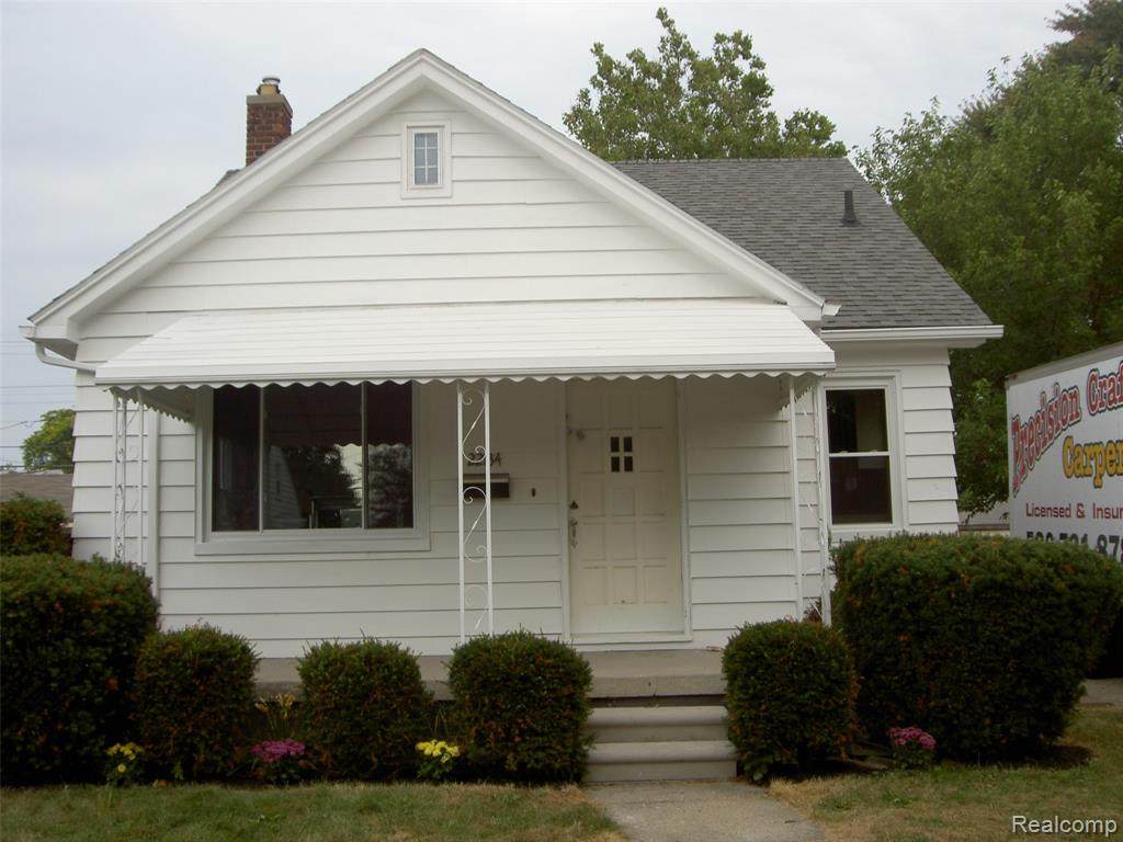 22134 Hayes Avenue - Photo 1