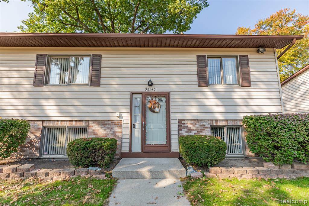 38140 Hixford Place - Photo 1