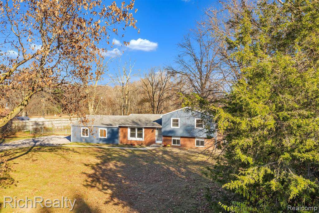 22701 Dickinson Road - Photo 1