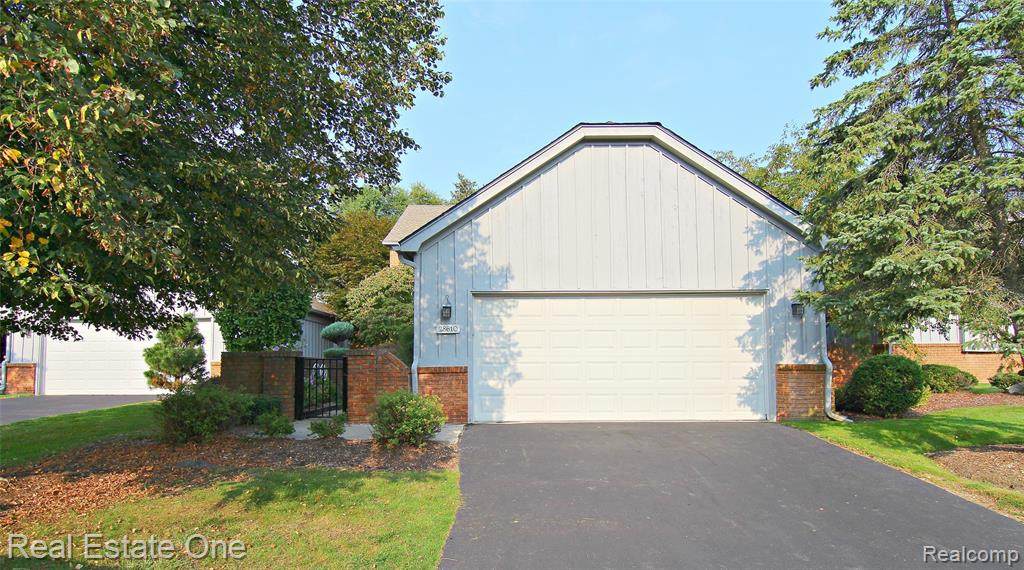 28610 Venice Court - Photo 1