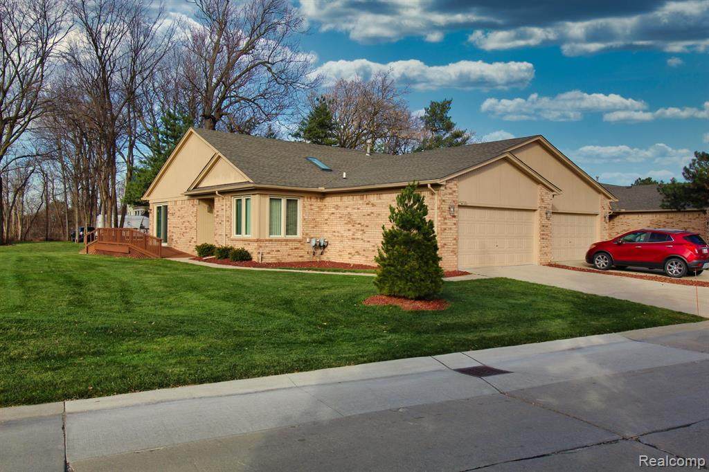 41201 Whispering Oaks Drive - Photo 1