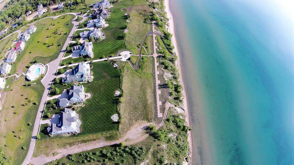 684 Waters Edge Drive - Photo 1