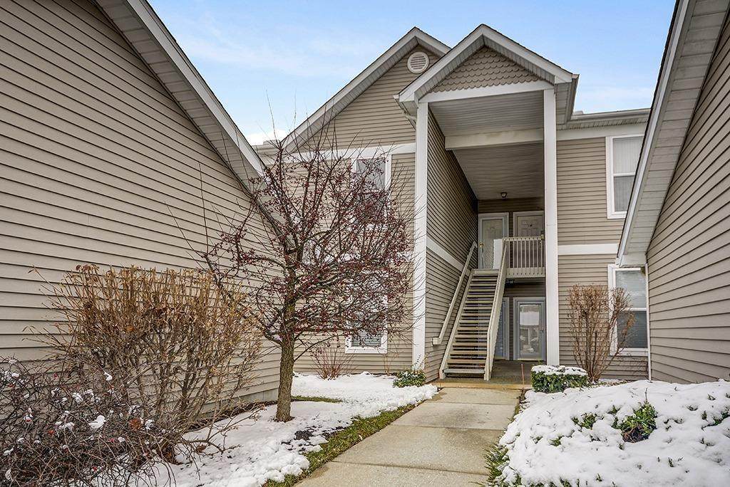 1362 Fox Pointe Circle - Photo 1