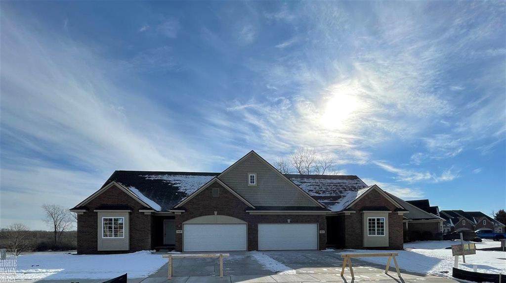 943 Sloane Court - Photo 1