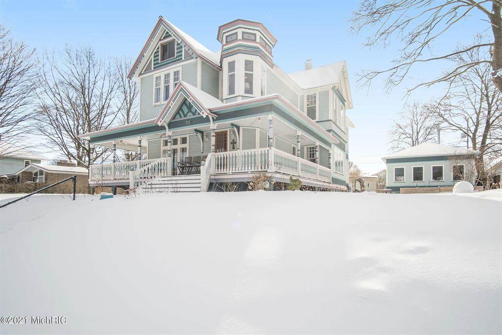 716 Ludington Avenue - Photo 1