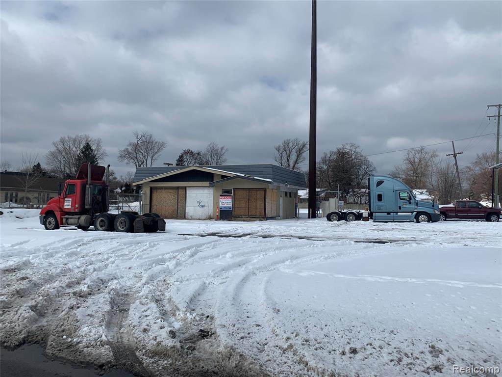 22400 Schoolcraft - Photo 1