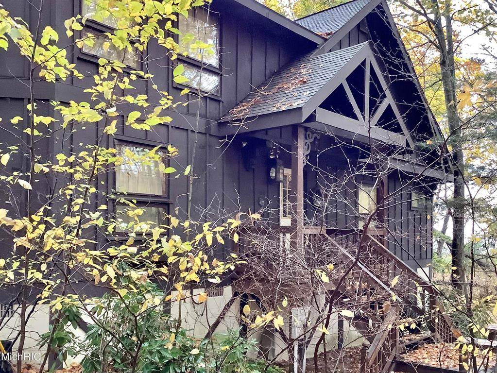 1162 Edgewater Terrace - Photo 1
