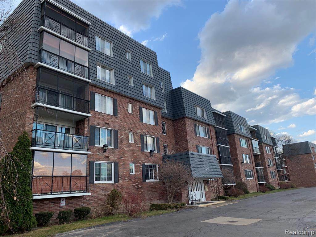 3415 Benjamin Ave Apt 109 - Photo 1