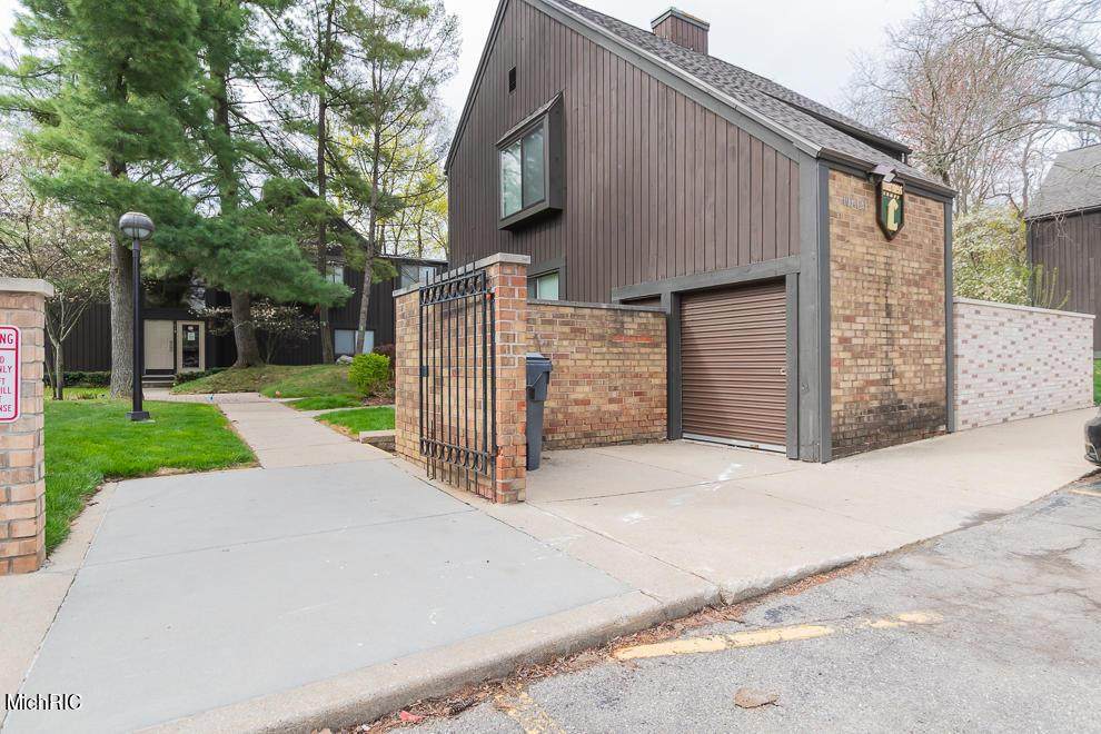 121 Inverness Court - Photo 1