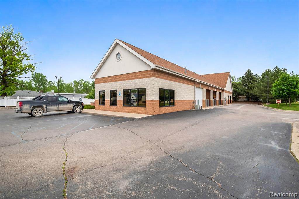 1017 Grand Blanc Road - Photo 1