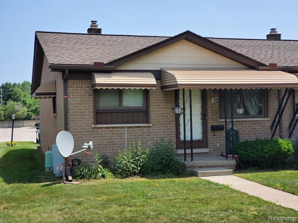 8401 18 MILE RD APT 199 - Photo 1