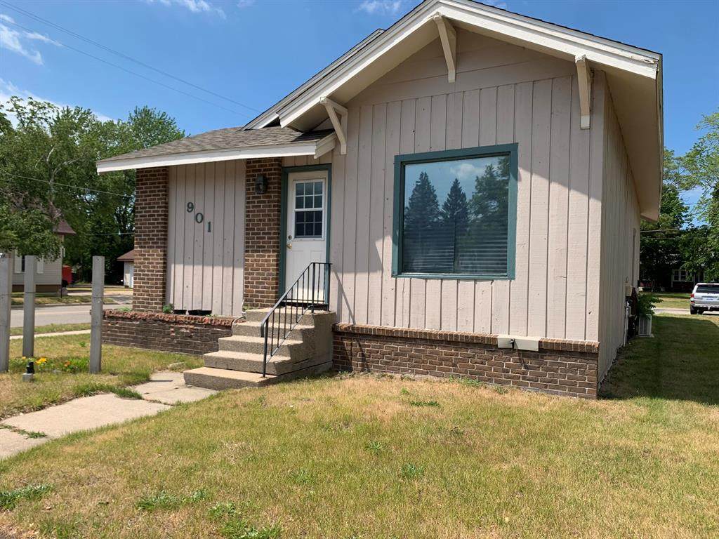 901 Ludington Avenue - Photo 1