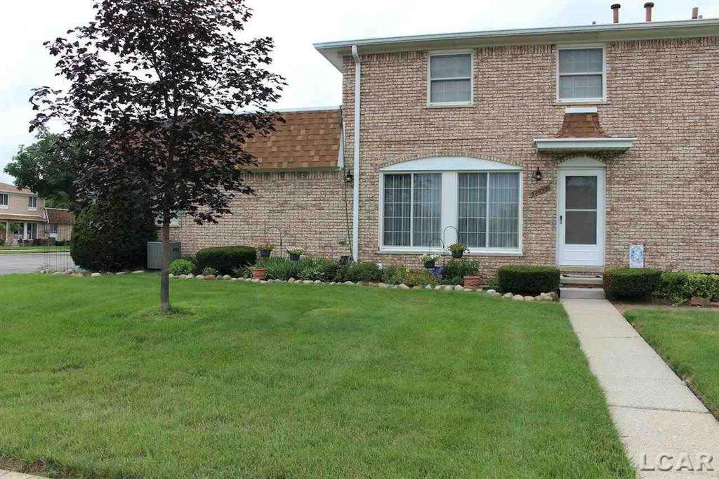 37550 Colonial - Photo 1