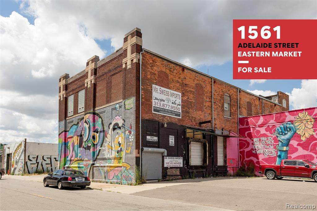 1561 Adelaide Street - Photo 1