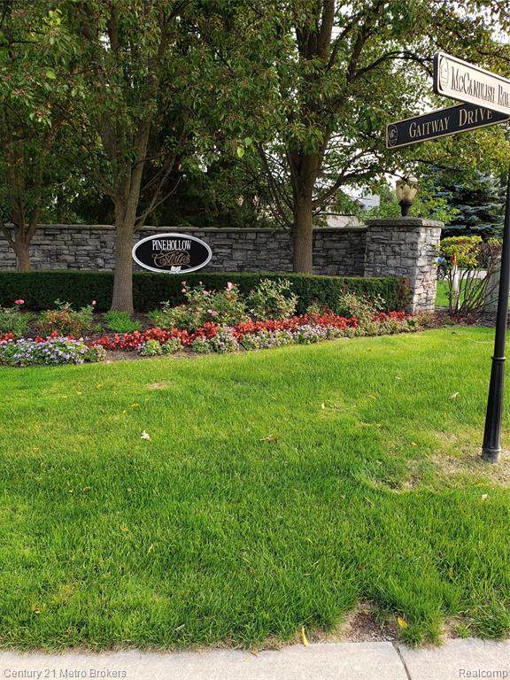 8284 Pine Hollow Trail - Photo 1