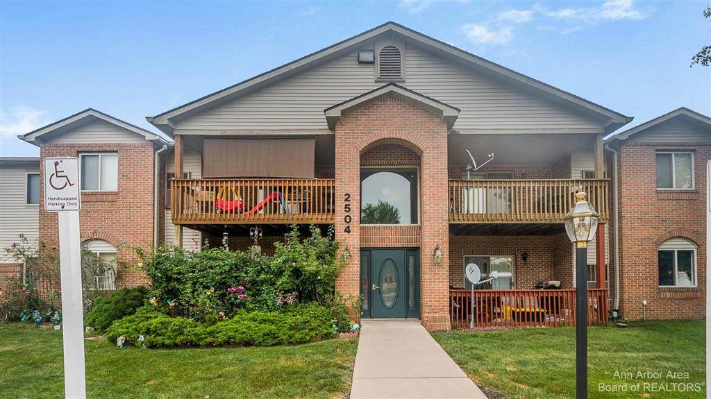 2504 Eagles Circle - Photo 1