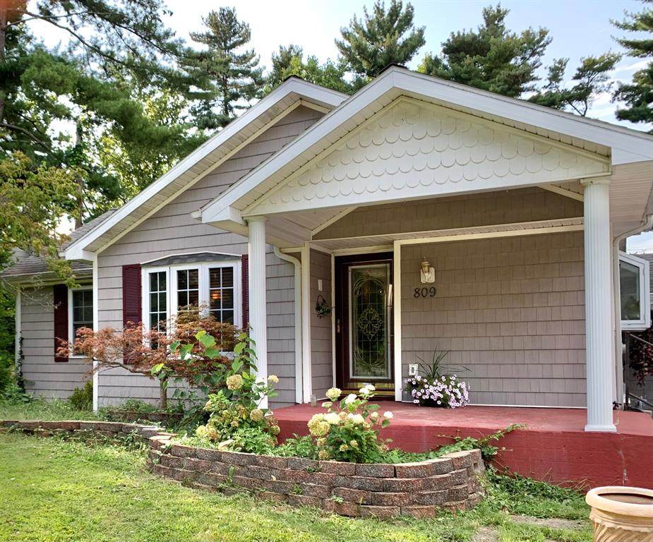 809 Tomahawk Lane - Photo 1