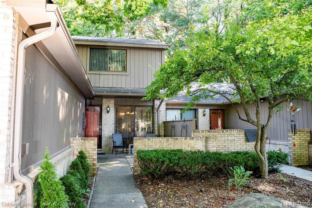 1016 Oak Pointe Drive - Photo 1