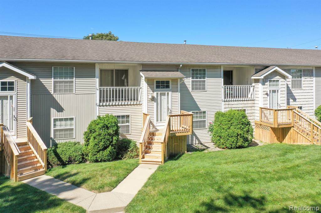 1547 Bywood Avenue - Photo 1