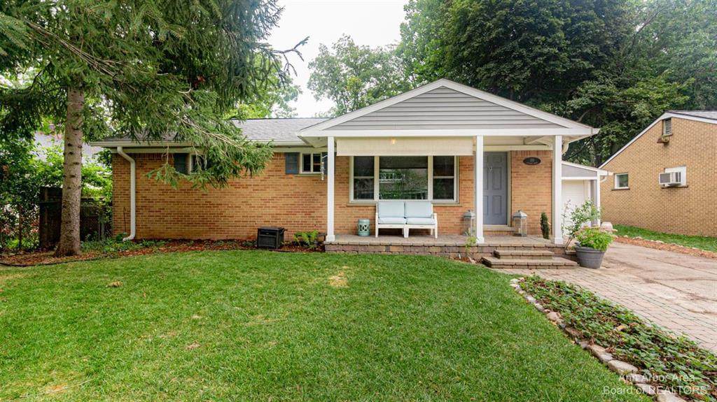 370 Glenwood Street - Photo 1