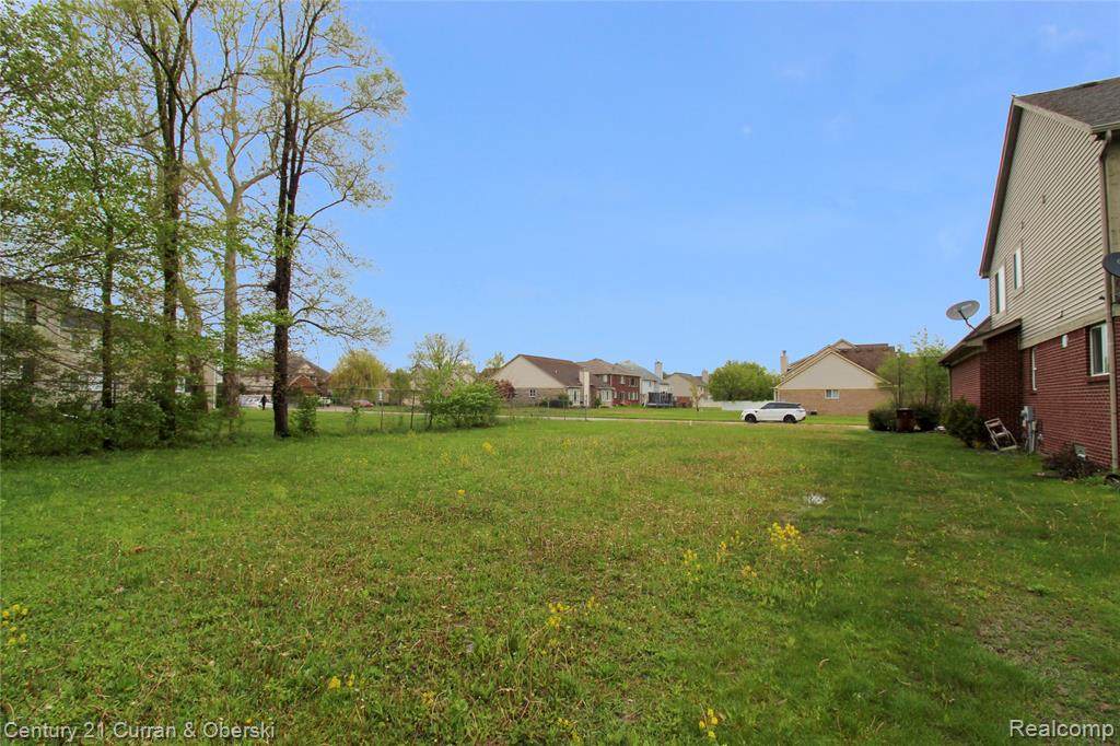 352 Cherry Lane - Photo 1