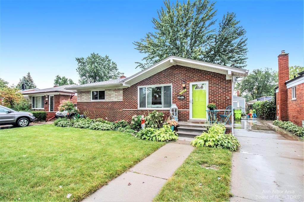 1596 Fontaine Avenue - Photo 1
