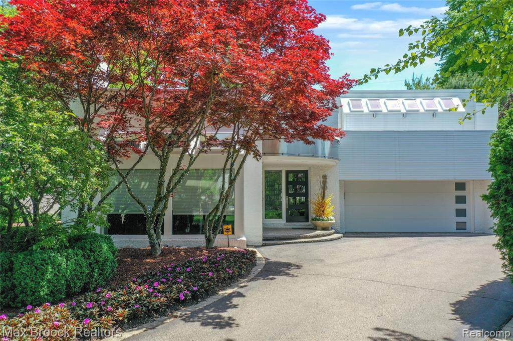 660 Mohegan Street - Photo 1