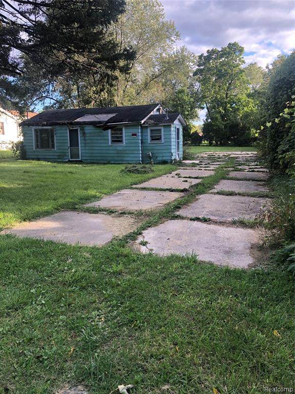 1043 Pinehurst Boulevard - Photo 1