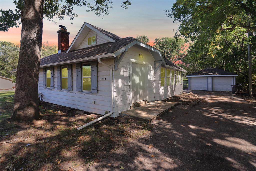 1233 Longfellow Avenue - Photo 1