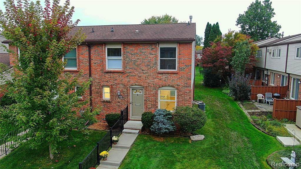18548 Jamestown Cir - Photo 1