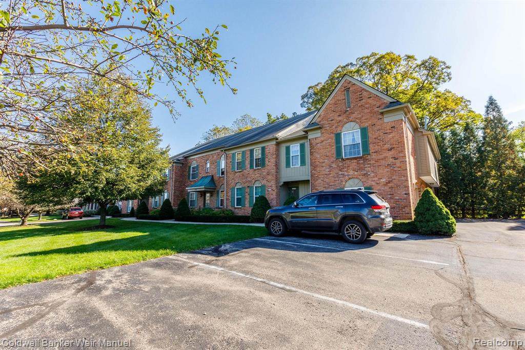 1655 Huntington Park Apt F - Photo 1