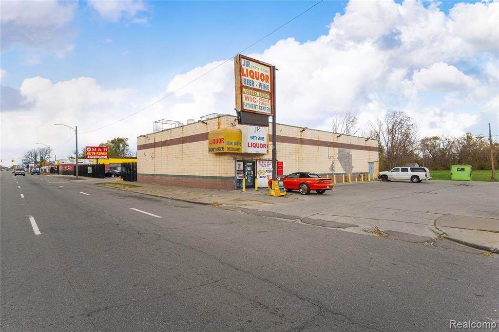 16600 Plymouth Road - Photo 1