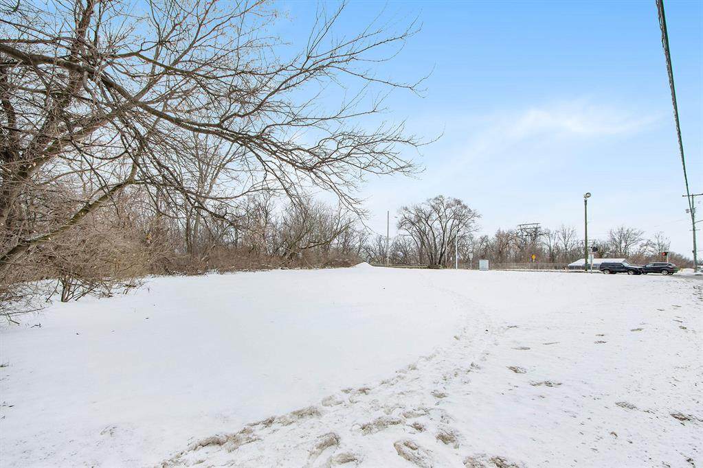1123 Riverview Drive - Photo 1