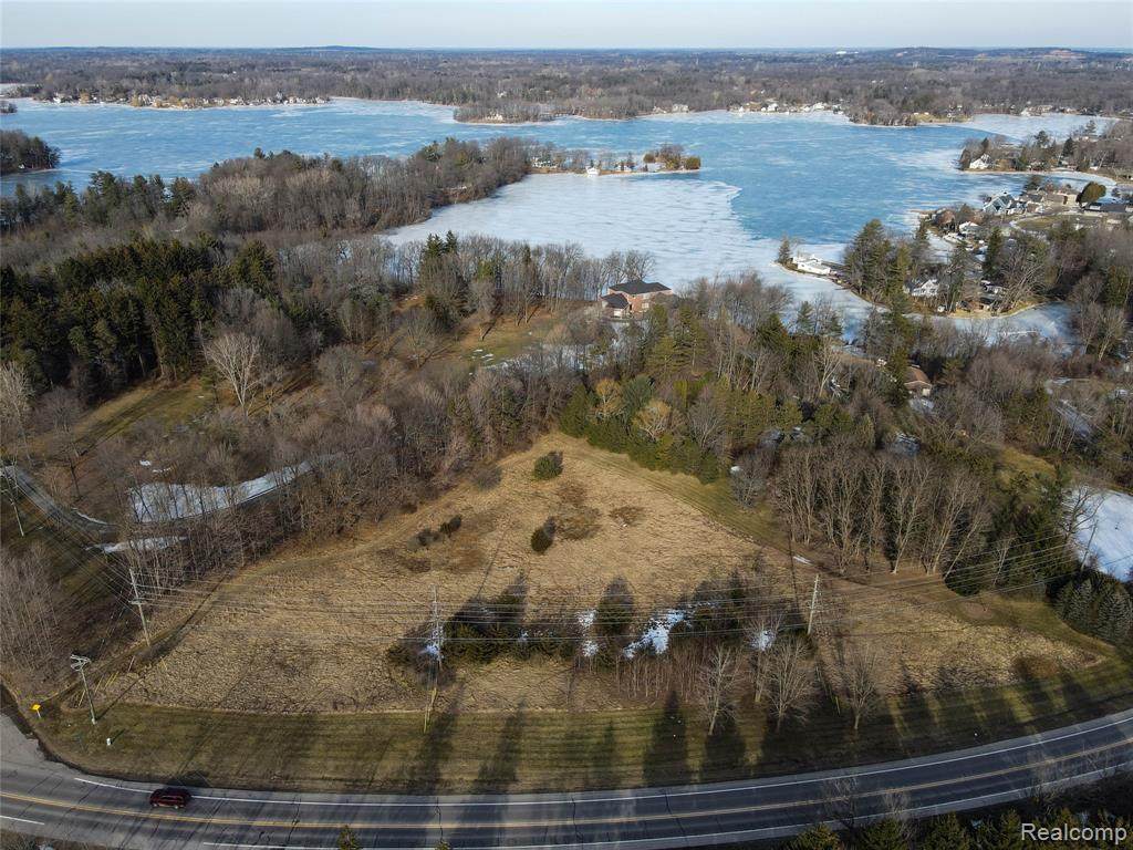 000 Lakeville Road - Photo 1