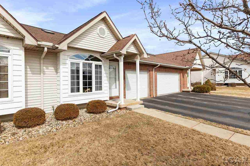 729 Clark - Photo 1