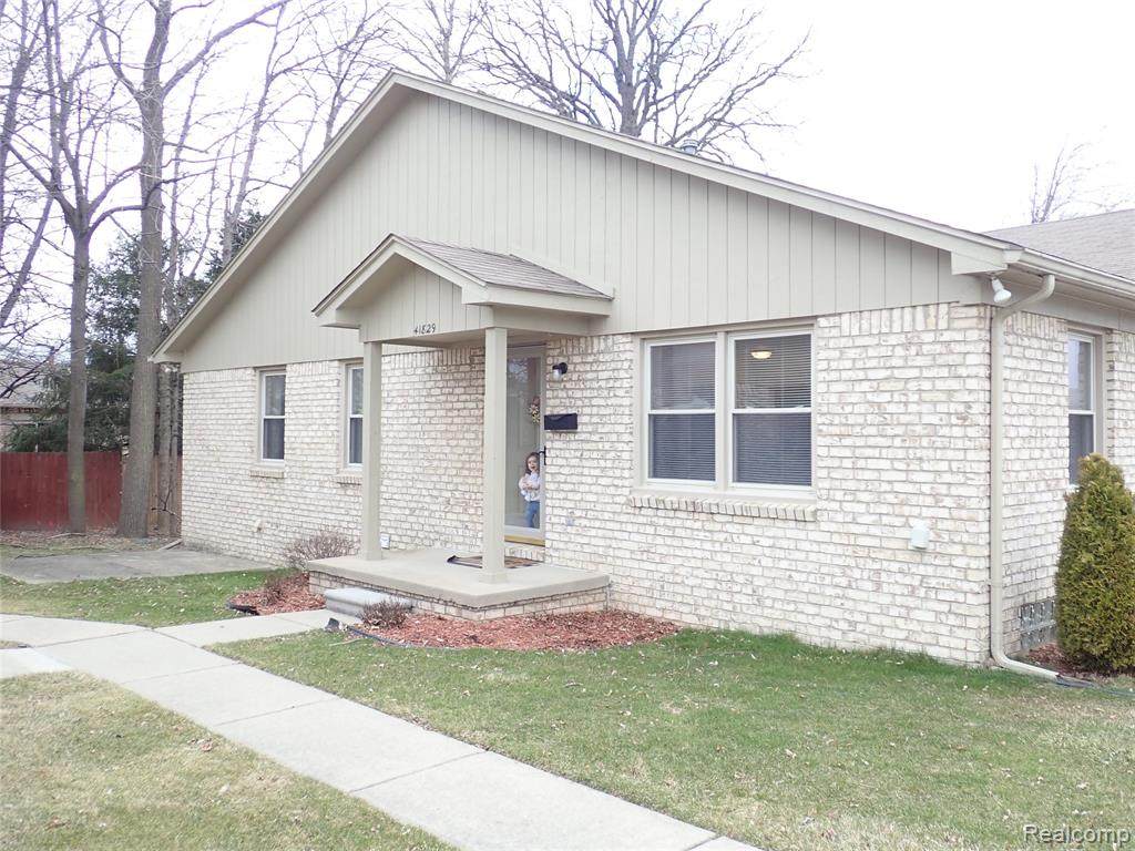 41829 King Edward Court - Photo 1