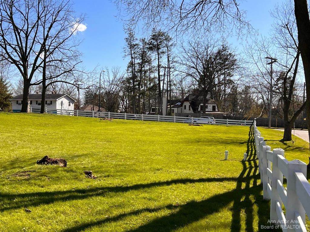 2100 Tuomy Road - Photo 1