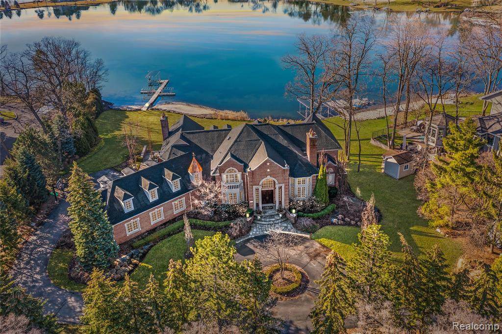 5201 Bay Drive - Photo 1