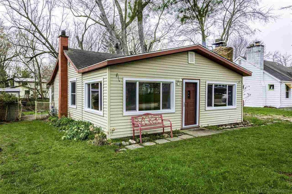 7526 Elmwood - Photo 1