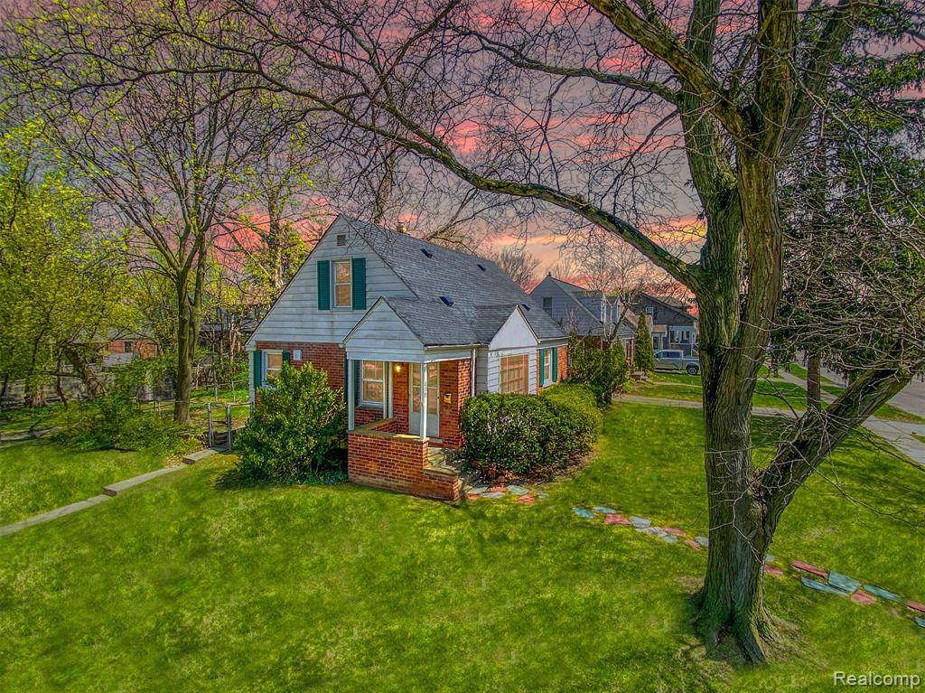 878 Lincoln Street - Photo 1
