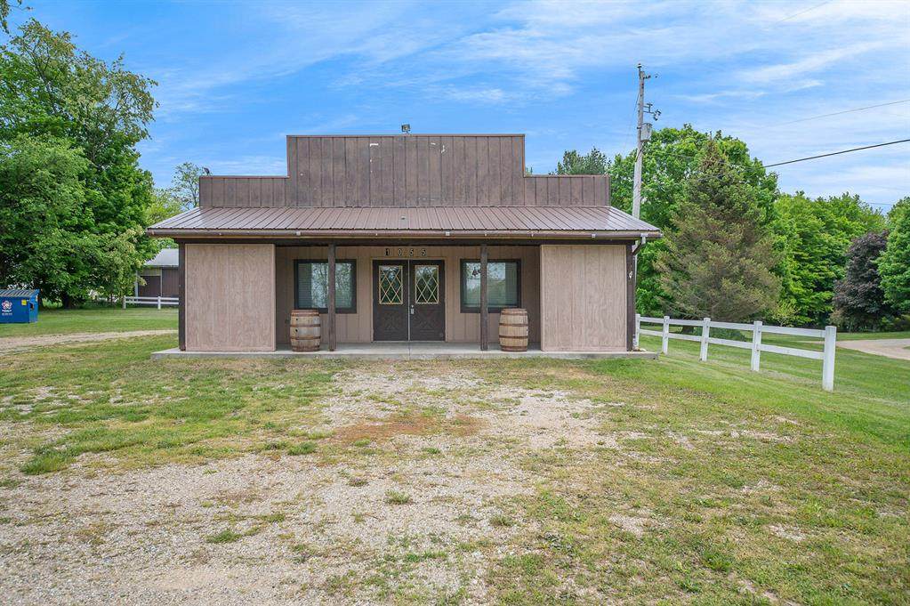 1055 32nd Street - Photo 1
