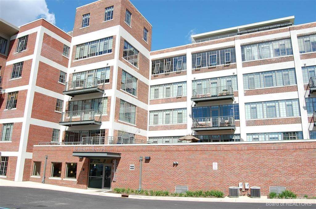 315 2Nd Street - Photo 1