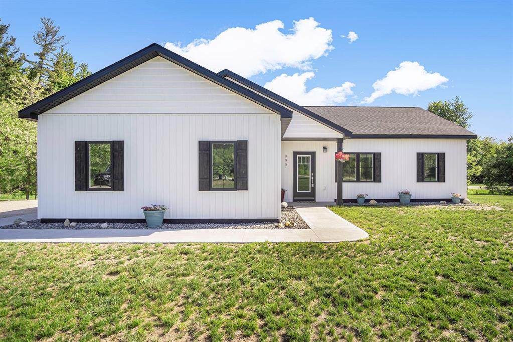 999 Pine Ridge Drive - Photo 1