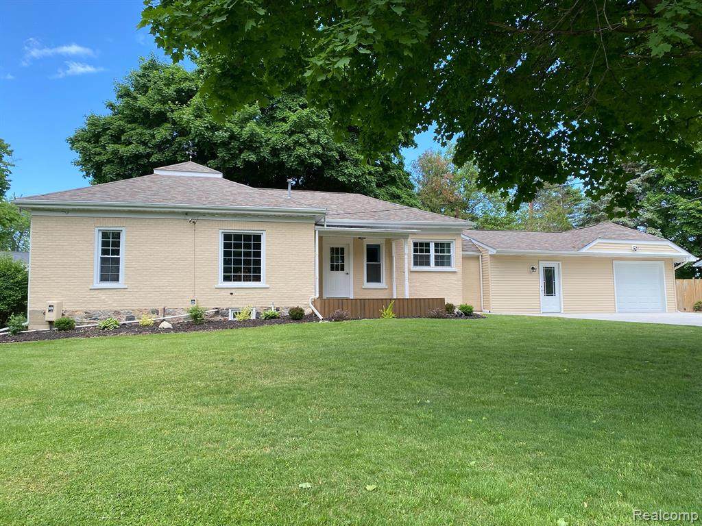 746 Appletree Lane - Photo 1