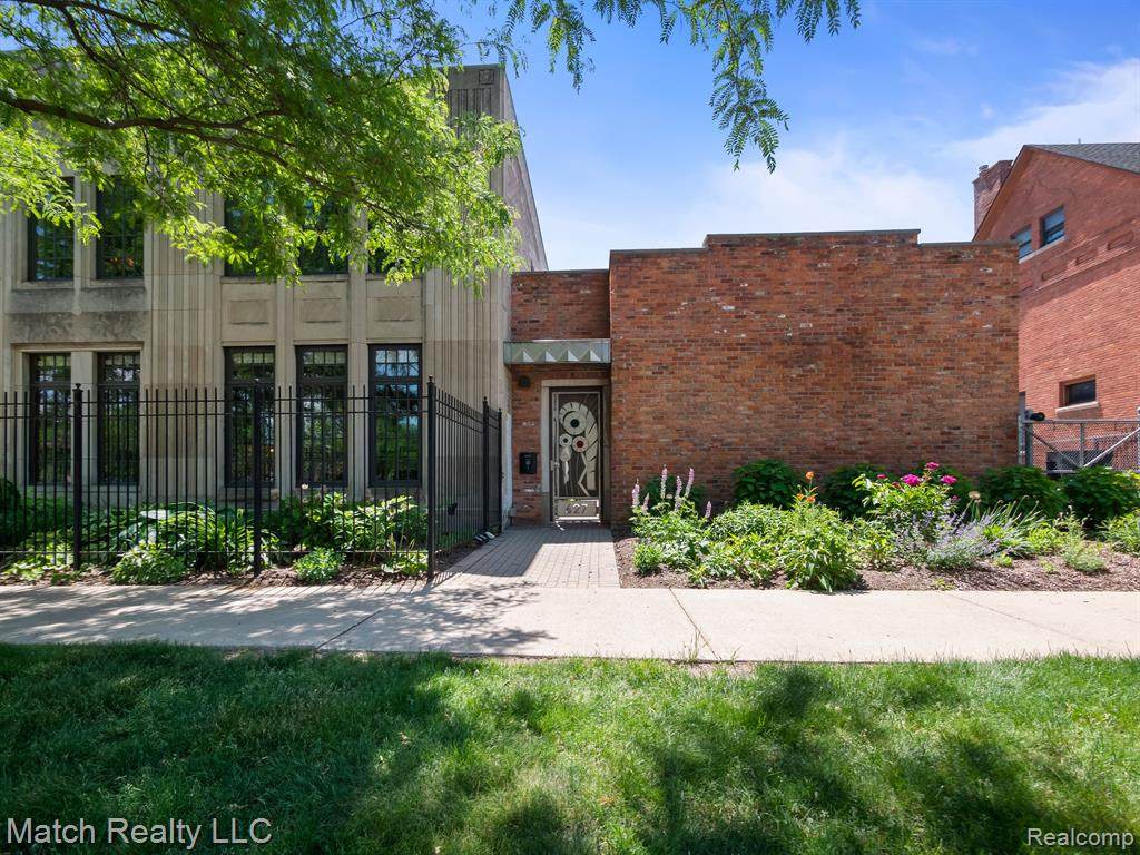 627 Alexandrine Street - Photo 1