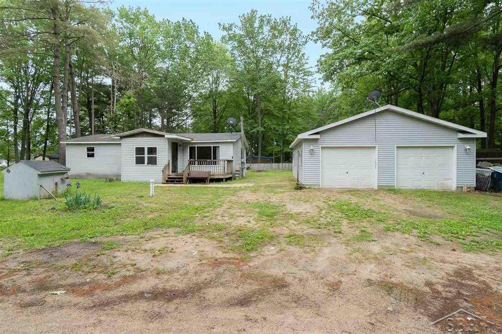 944 Maple - Photo 1
