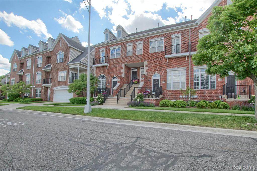 2750 Riverside - Photo 1