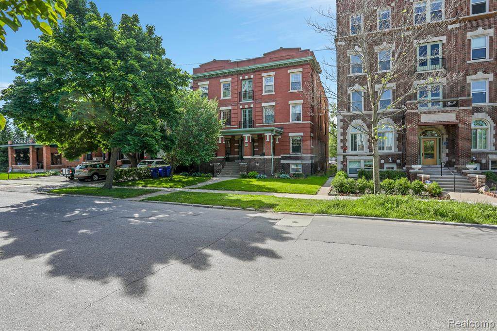 469 Willis - Photo 1