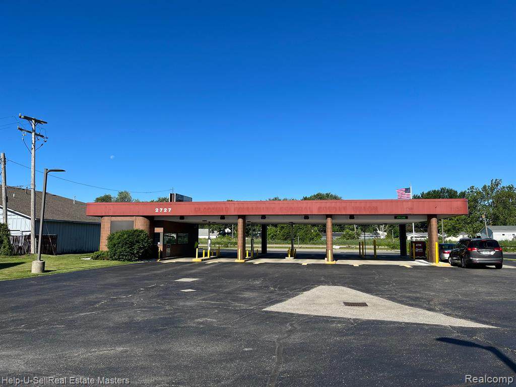 2727 Pine Grove Avenue - Photo 1